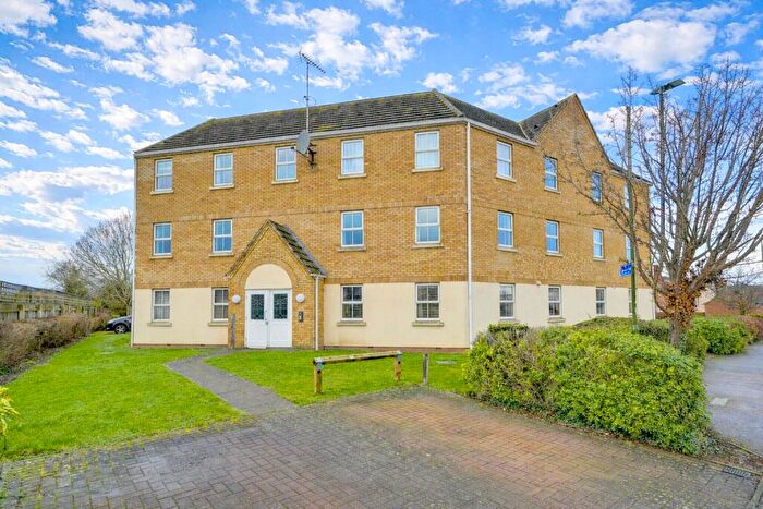 2 Bedroom Apartment For Sale In Woodcock Road, Royston, SG8