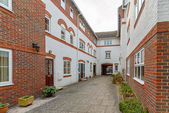 2 Bedroom Flat To Rent In Salisbury, Wiltshire, SP1