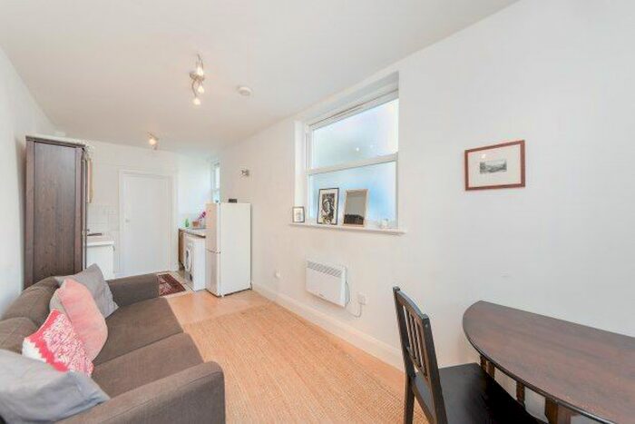 1 Bedroom Flat To Rent In Golborne Road, London, W10