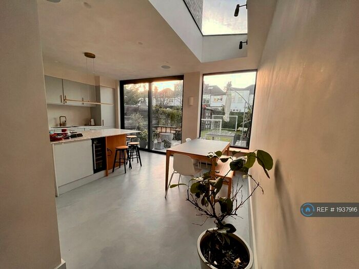 5 Bedroom End Of Terrace House To Rent In Fallow Court Avenue, London, N12