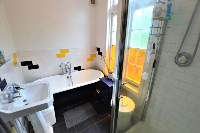 2 Bedroom Apartment To Rent In Gatestone Road, London, SE19
