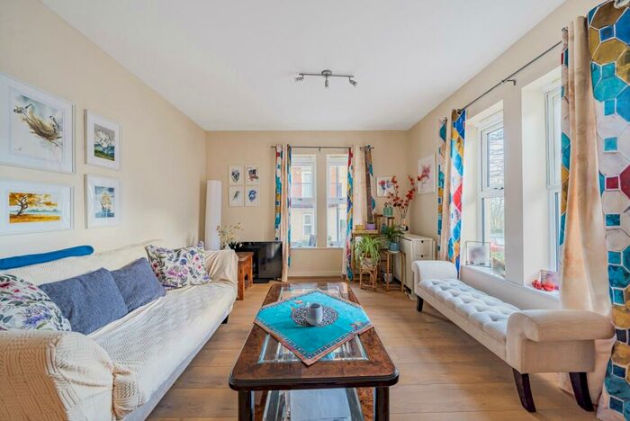 2 Bedroom Flat To Rent In Cochrane Drive Dartford, DA1