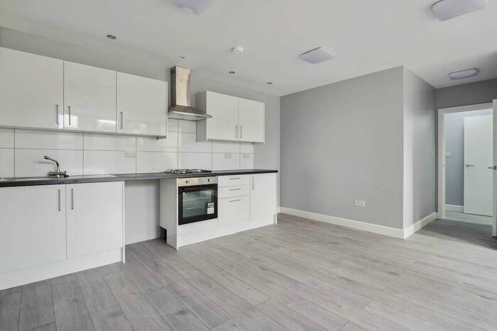 3 Bedroom Flat To Rent In Westwood Hill, South London, Sydenham, SE26
