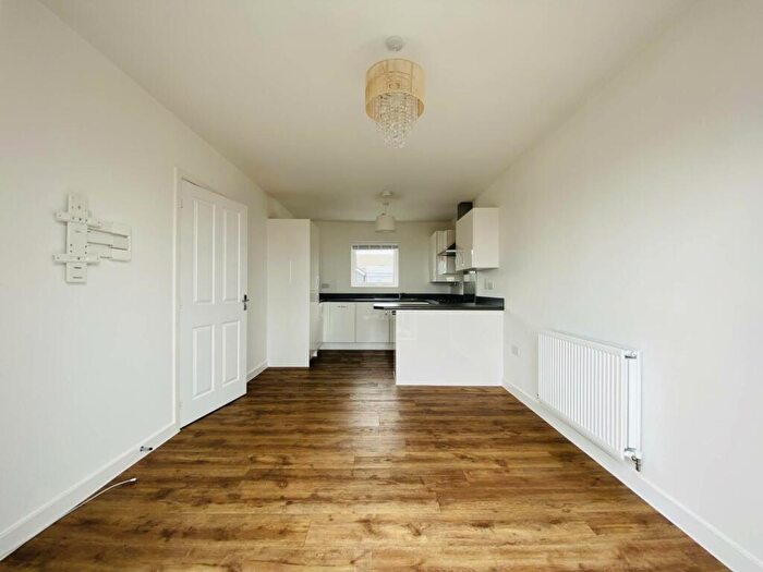 2 Bedroom Flat To Rent In Tilling Green, Dunstable, LU5