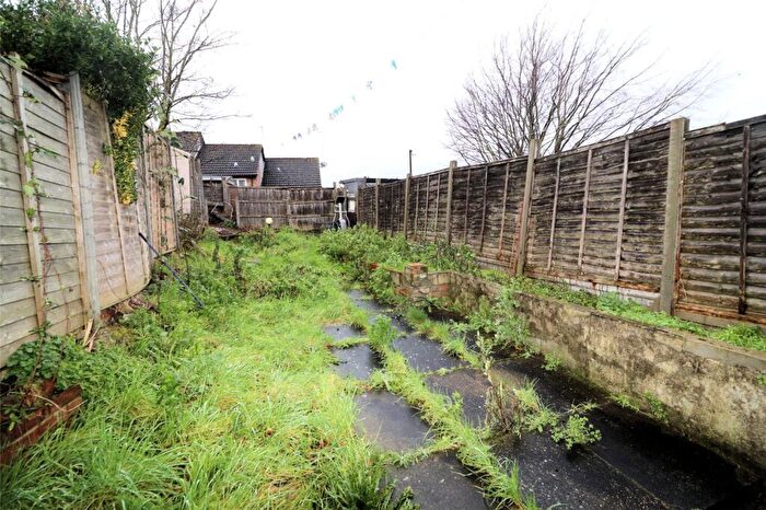 1 Bedroom Flat For Sale In Maximfeldt Road, Erith, DA8