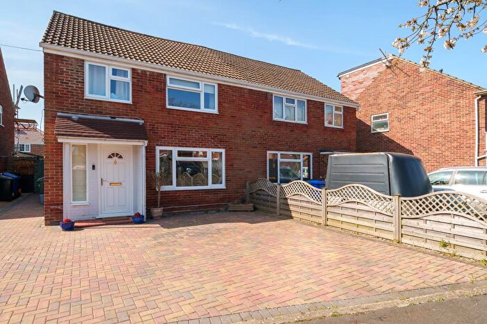 4 Bedroom Semi-Detached House To Rent In Kidlington, Oxfordshire, OX5