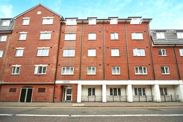 2 Bedroom Flat For Sale In John Street, Luton, Bedfordshire, LU1