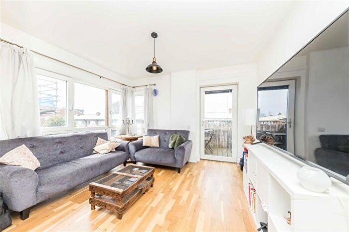 3 Bedroom Flat To Rent In Coopers Road, Bermondsey, SE1