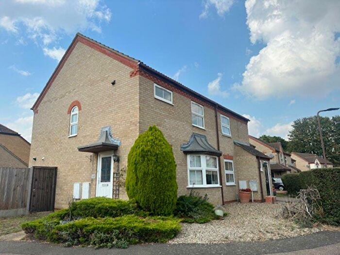 3 Bedroom Semi-Detached House To Rent In Deep Spinney, Biddenham, MK40