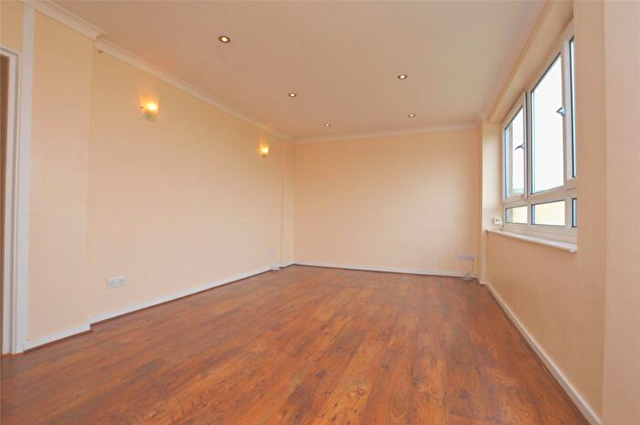2 Bedroom Flat To Rent In William Harvey House, Whitlock Drive, London, SW19