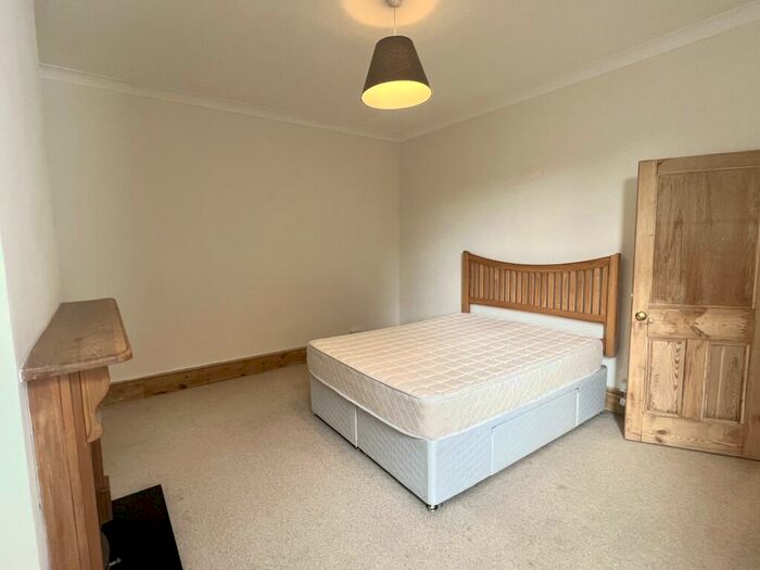 2 Bedroom Apartment To Rent In Station Road, West Byfleet, KT14