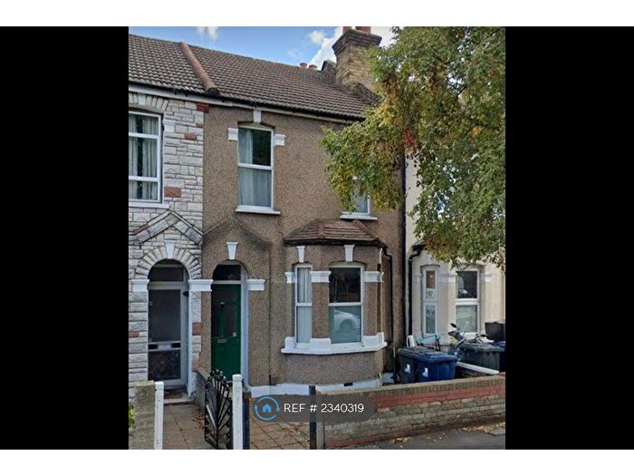 3 Bedroom Terraced House To Rent In Seaford Road, London, W13