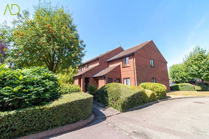 1 Bedroom Maisonette For Sale In Amwell Street, Hoddesdon, EN11