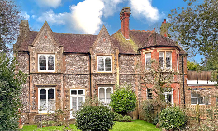 3 Bedroom Flat For Sale In Walton Lane, Bosham, PO18