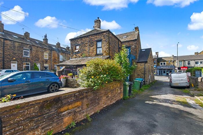 2 Bedroom Flat For Sale In Lidget Hill, Pudsey, West Yorkshire, LS28