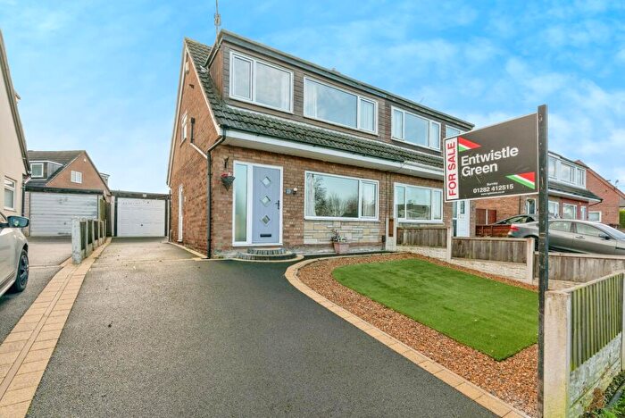 3 Bedroom Semi Detached House For Sale In Kings Drive, Padiham, Burnley, Lancashire, BB12