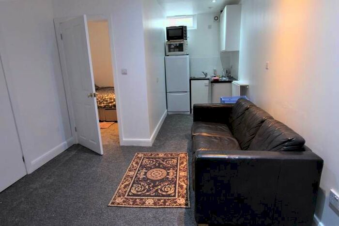 1 Bedroom Flat To Rent In Mercham House, The Burroughs, NW4