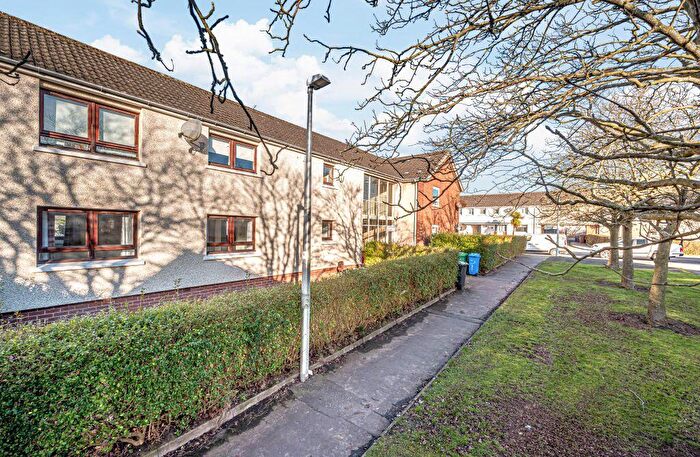 2 Bedroom Flat For Sale In Primrose Court, Rosyth, KY11