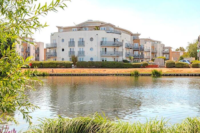 2 Bedroom Flat For Sale In Bridge Wharf, Direct River Views, KT16