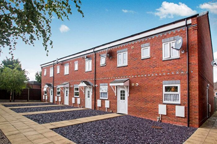 4 Bedroom End Of Terrace House To Rent In Park Mews, Burton-On-Trent, DE14