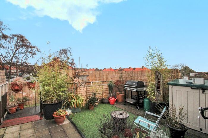 2 Bedroom Flat To Rent In Crabtree Lane, Lancing BN15