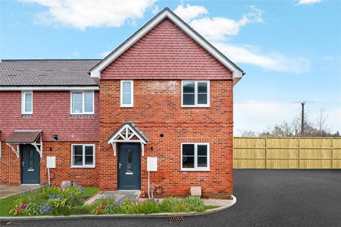 3 Bedroom End Of Terrace House For Sale In Guildford Road, Runfold, Farnham, Surrey, GU10