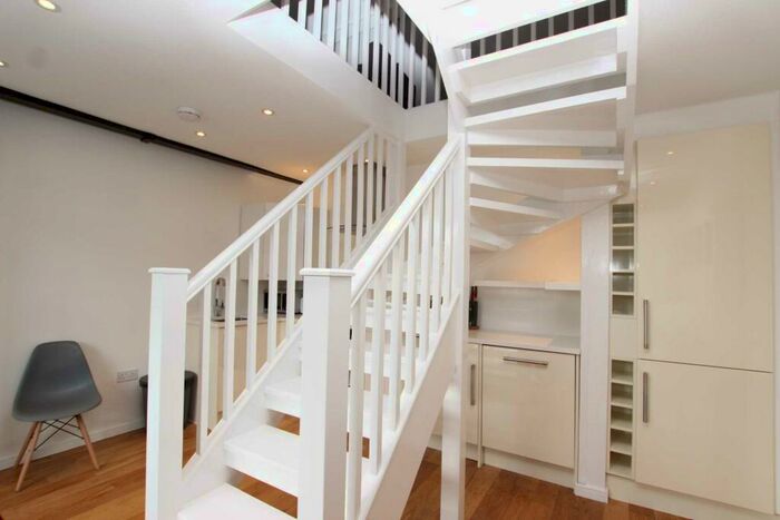 1 Bedroom Apartment To Rent In Simmonds Street - Flat, RG1