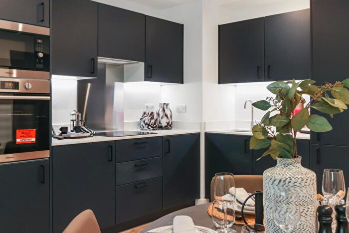 2 Bedroom Flat To Rent In Mercer West Madison East, LS2