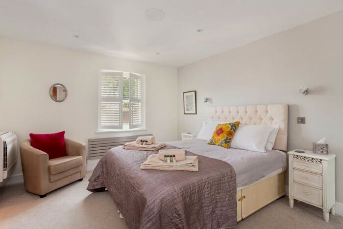 4 Bedroom Semi-Detached House To Rent In Cromwell Gardens Marlow, SL7