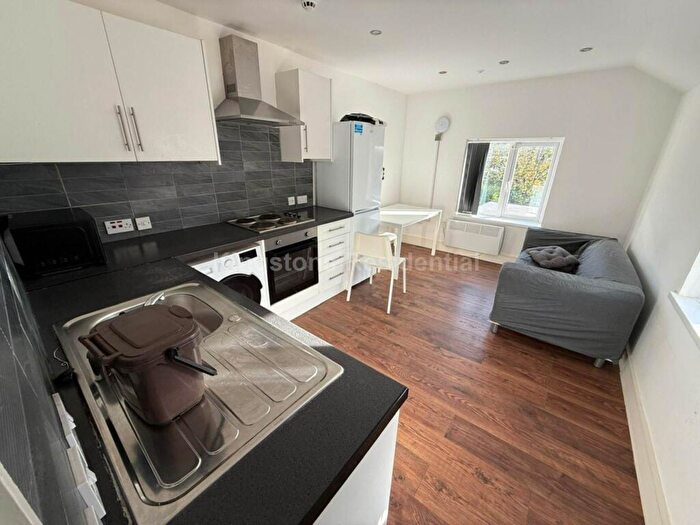 1 Bedroom Flat To Rent In Woodville Road, Cardiff, CF24