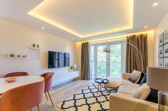 2 Bedroom Flat To Rent In Freshfield Drive, Southgate, London, N14