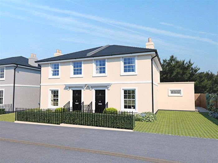 3 Bedroom Semi Detached House For Sale In London Road, Charlton Kings, Cheltenham, GL52