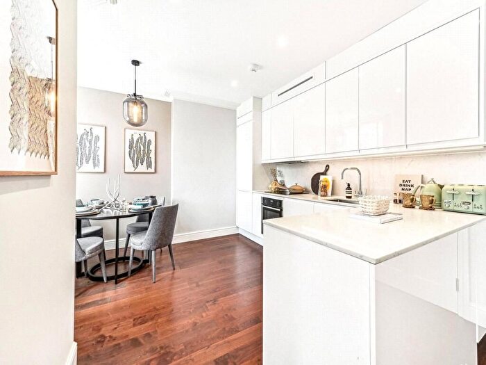 3 Bedroom Terraced House To Rent In Sydenham Road, Croydon, CR0