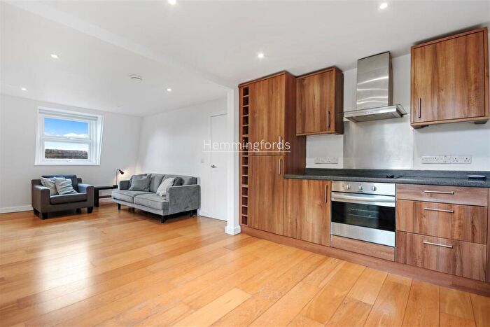 2 Bedroom Apartment To Rent In Whitehorse Road, London, E1