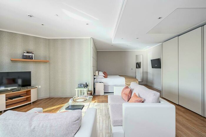 Studio To Rent In Lower Thames Street, City, London, EC3R