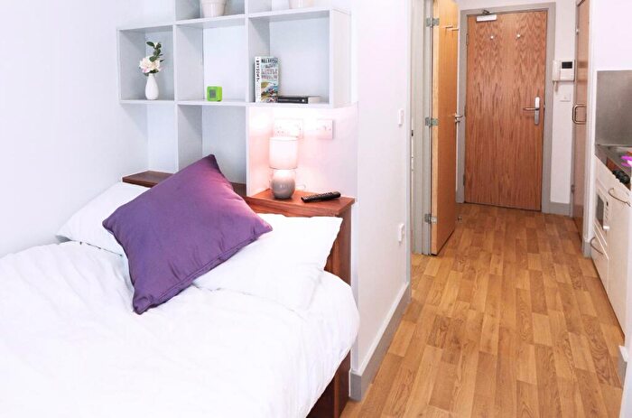 1 Bedroom Private Hall To Rent In High Street, Southampton, SO14