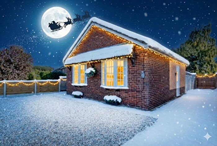 2 Bedroom Detached Bungalow For Sale In West Street, Hibaldstow, Brigg, DN20