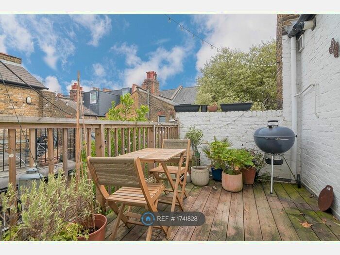 2 Bedroom Maisonette To Rent In Emu Road, London, SW8