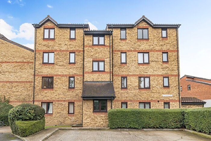 2 Bedroom Flat To Rent In Myers Lane, New Cross, London, SE14