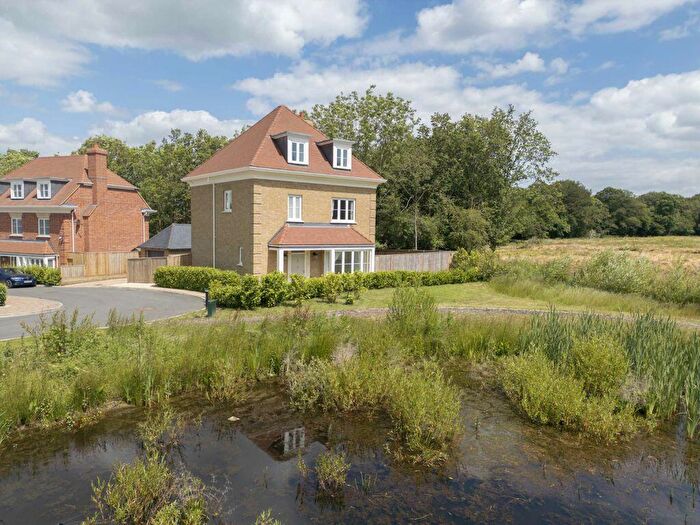 5 Bedroom House To Rent In Lushington Drive, Cockforster, EN4