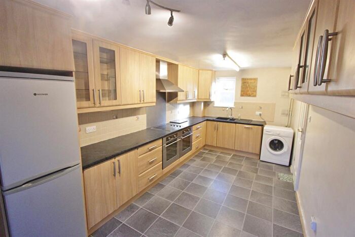 3 Bedroom Semi-Detached House To Rent In Kingston Street, Sheffield, S4