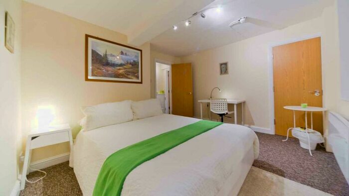 1 Bedroom Flat To Rent In Merchants Almshouse, King Street, Bristol, BS1