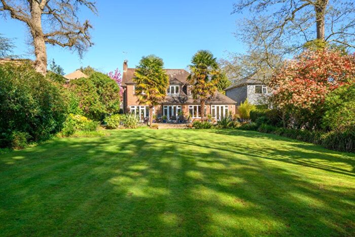 5 Bedroom Detached House For Sale In Kenwood Drive, Walton-on-Thames, KT12