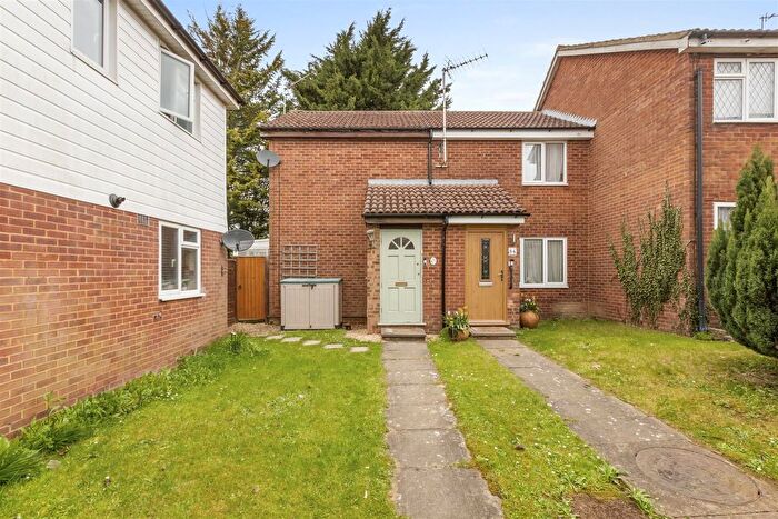 1 Bedroom Semi Detached House For Sale In Lansdowne Way, High Wycombe (Garden Office), HP11