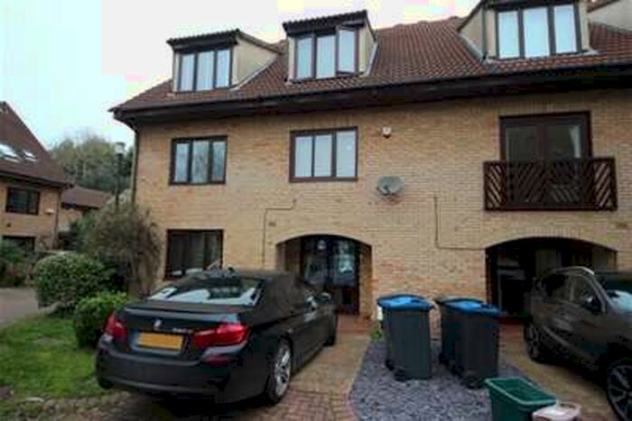 3 Bedroom Property To Rent In North Kingston, KT2