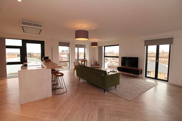 2 Bedroom Flat To Rent In Minerva Way, Glasgow, G3