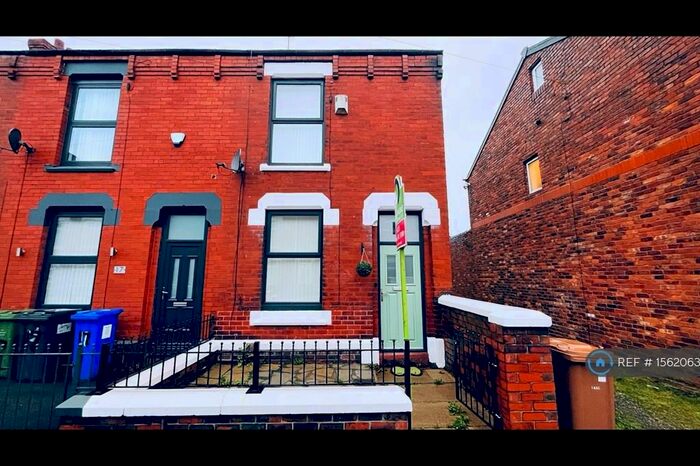 2 Bedroom End Of Terrace House To Rent In Lime Grove, Denton, Manchester, M34