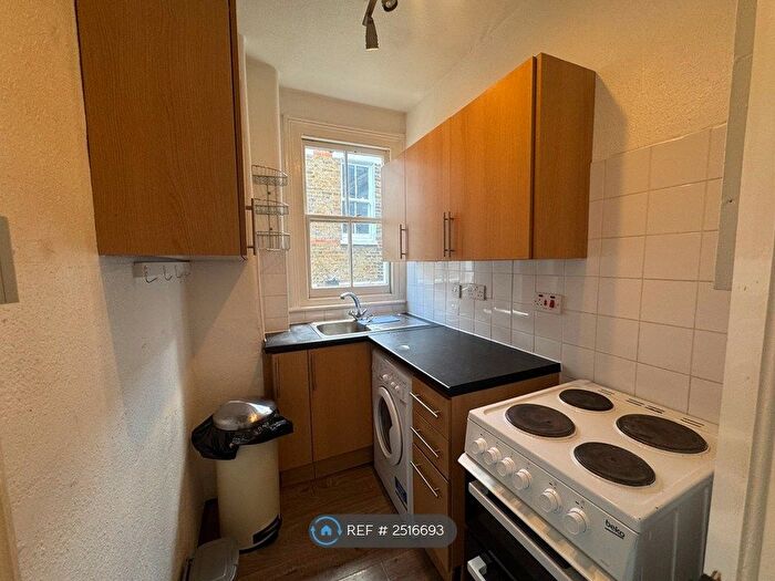 Studio To Rent In Latchmere Road, London, SW11