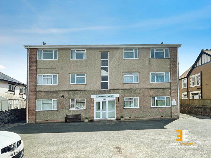 2 Bedroom Flat For Sale In Clifford Court, Albert Drive, Deganwy, LL31