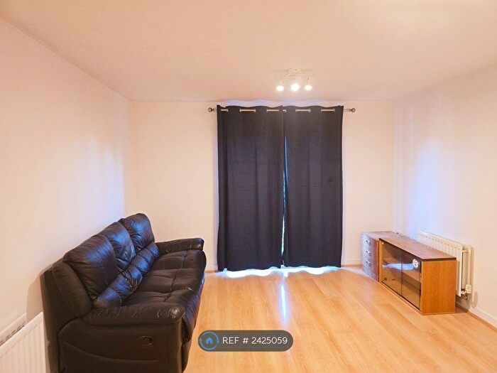 2 Bedroom Flat To Rent In Edgware, Edgware, HA8